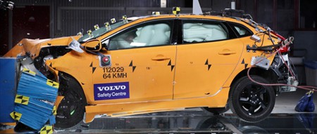 Volvo V40 im Crash
